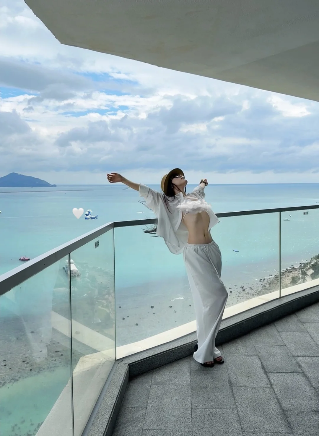 分享自然不露脸海岛拍照姿势&超出片穿搭🩵