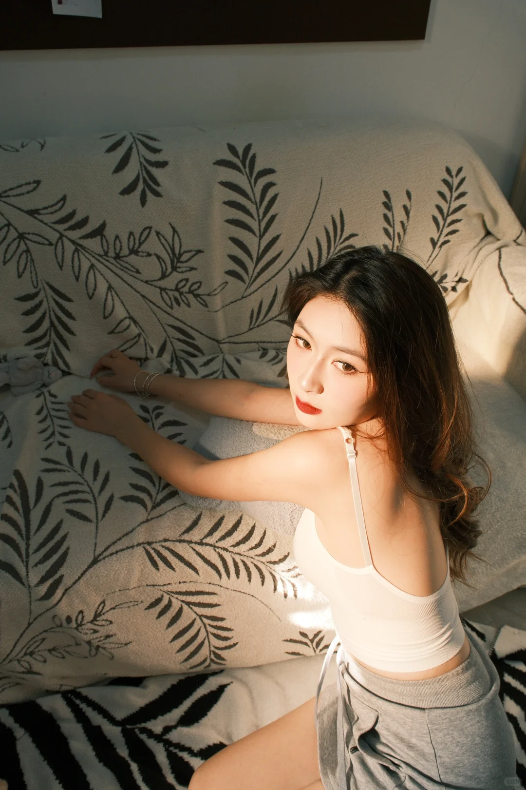 惊了！闺蜜给我拍的绝美居家轻私房写真