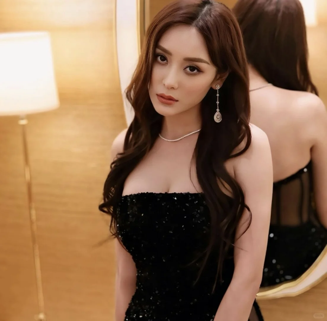 何佩瑜年砸数十万送弟留澳，亲赴毕业典礼