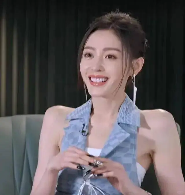 刘亦菲的健康美：引领新风尚，挑战“畸形审