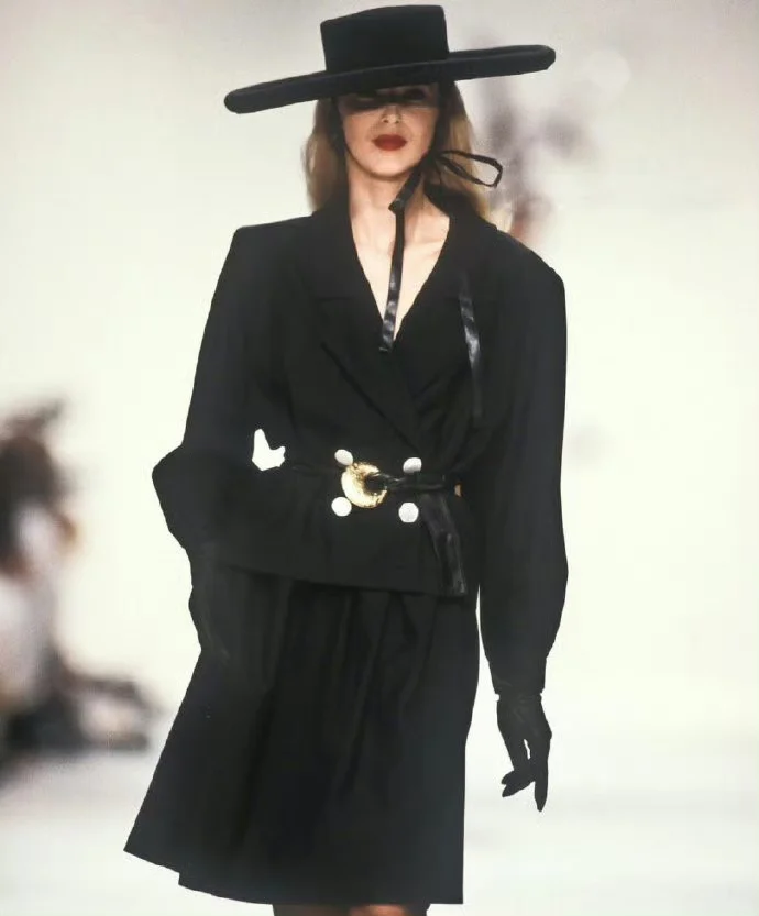 秀场回顾｜Yves Saint Laurent 1990