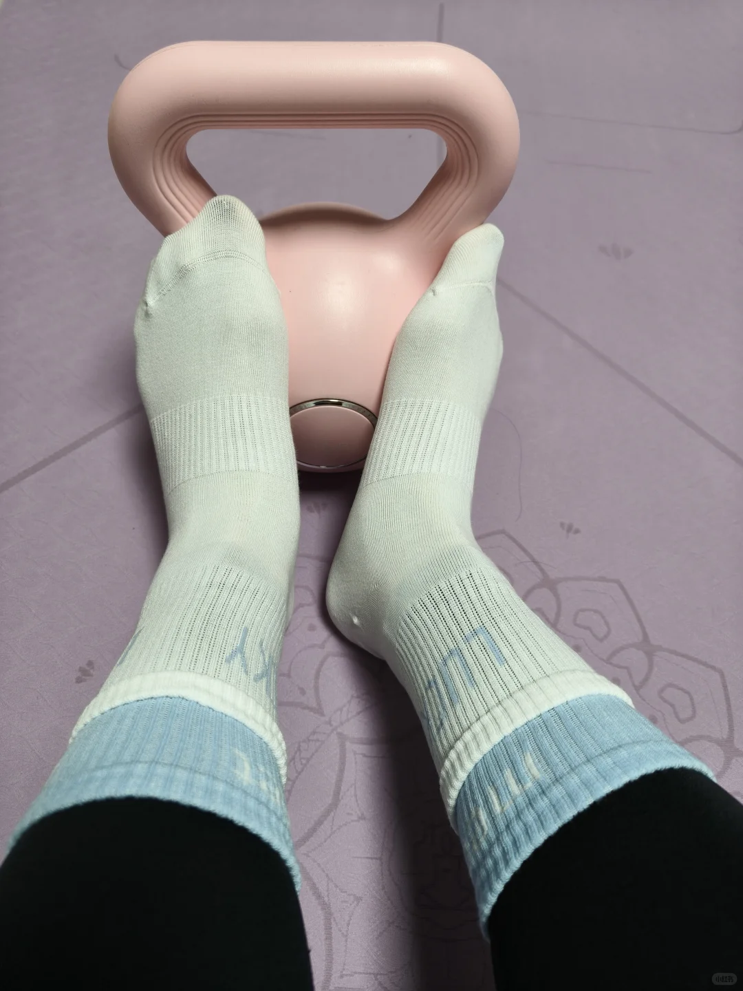 今日打卡~运动结束，瑜伽裤+白袜子