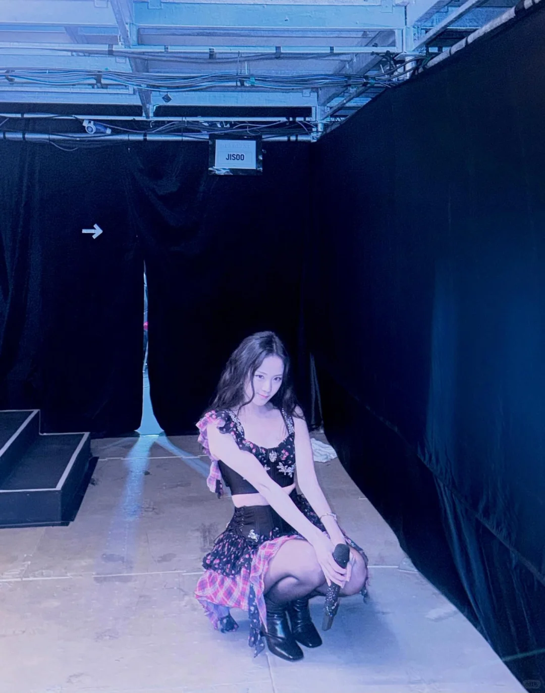 JISOO｜新加坡演出ins新鲜po图｜美腿丰臀