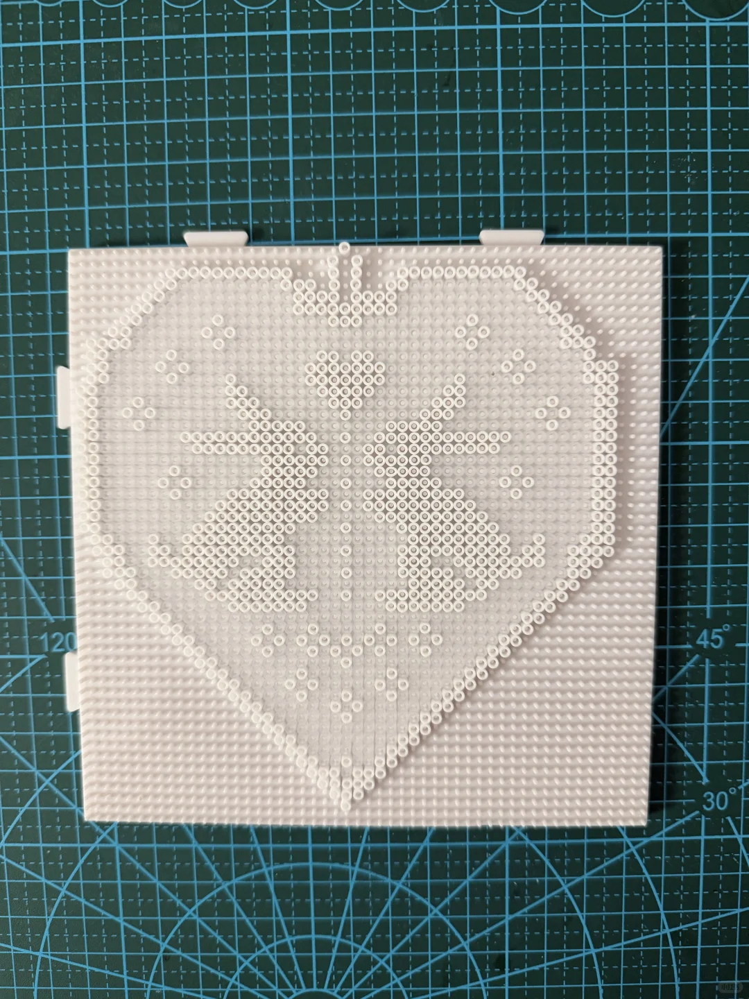 挑战一百个拼豆（85/100）｜心形蕾丝小兔