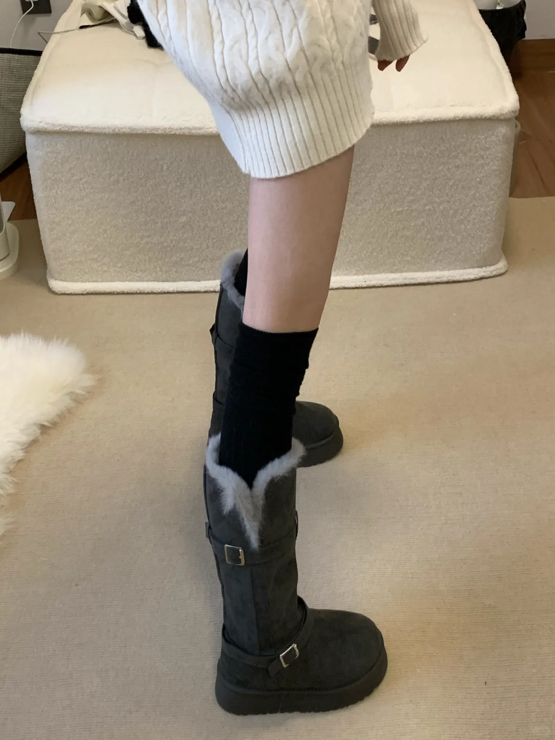 黑奢名媛风！miu 系黑色羊绒过膝袜也很能打！