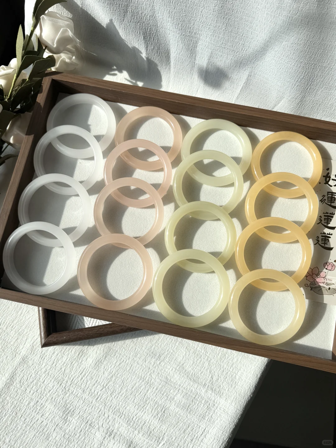 女生最爱显白暖调手镯