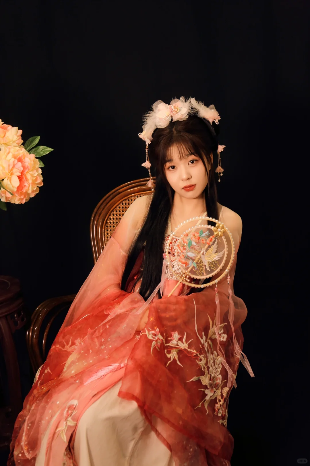 粉粉嫩嫩的古装女孩，刚满十八岁~