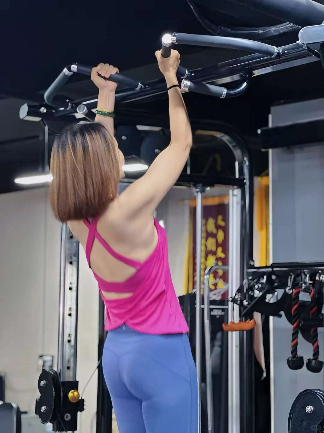 冬天不减肥？女教练一对二虐出小蛮腰！