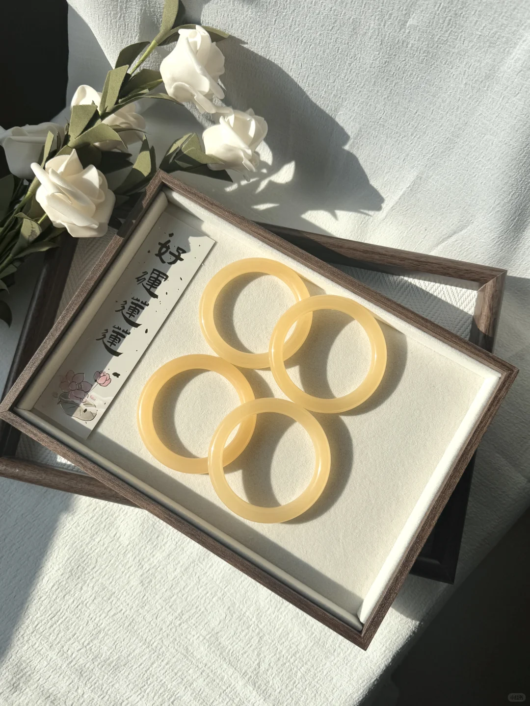 女生最爱显白暖调手镯