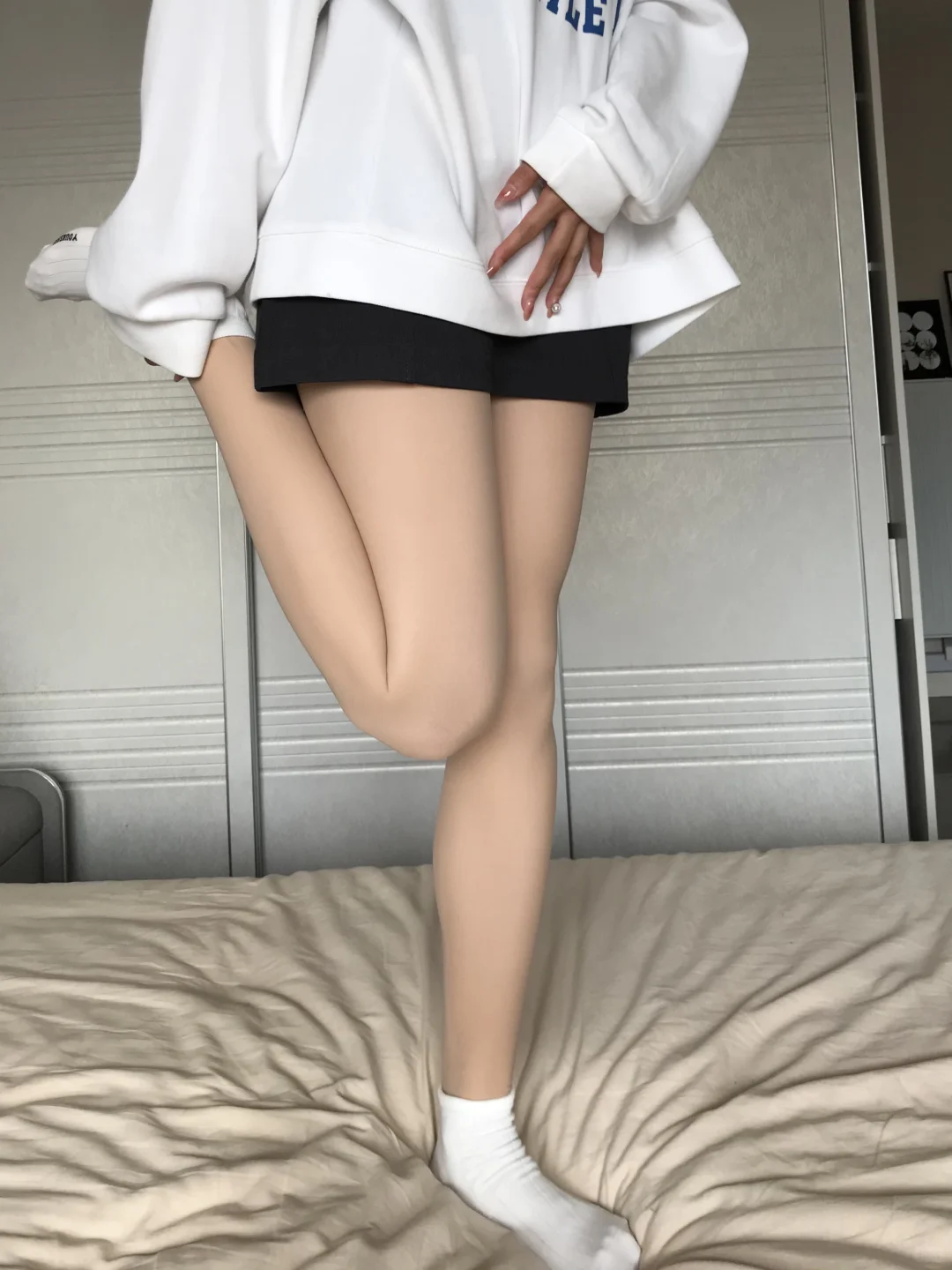 这袜子我说是真腿没人反驳吧！！！