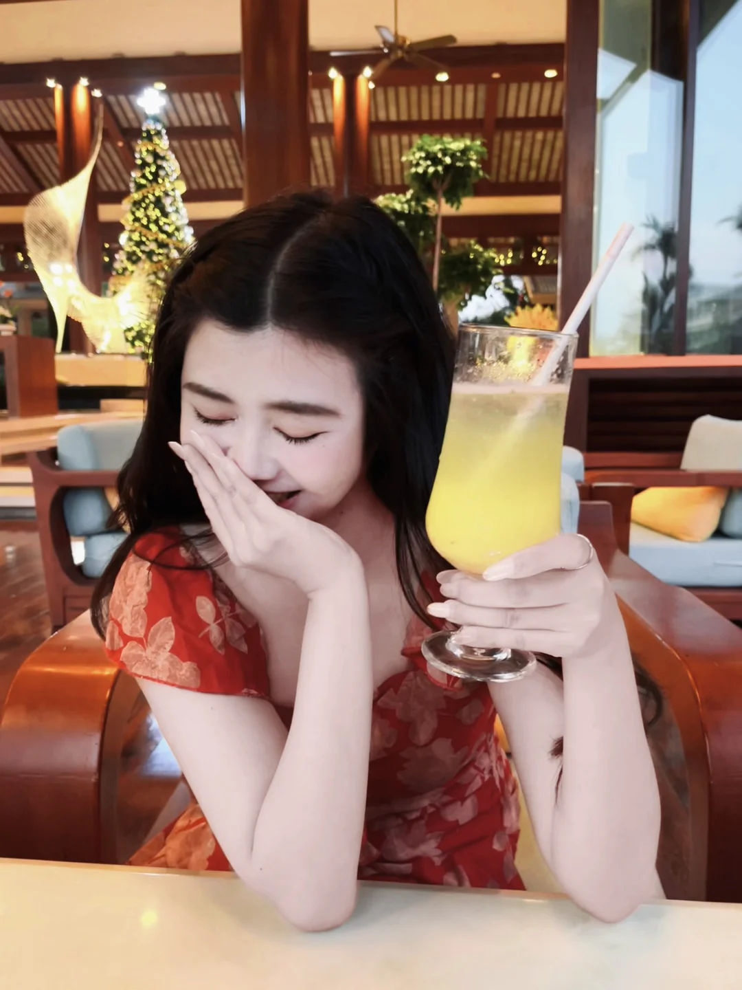 出海边次抛裙子