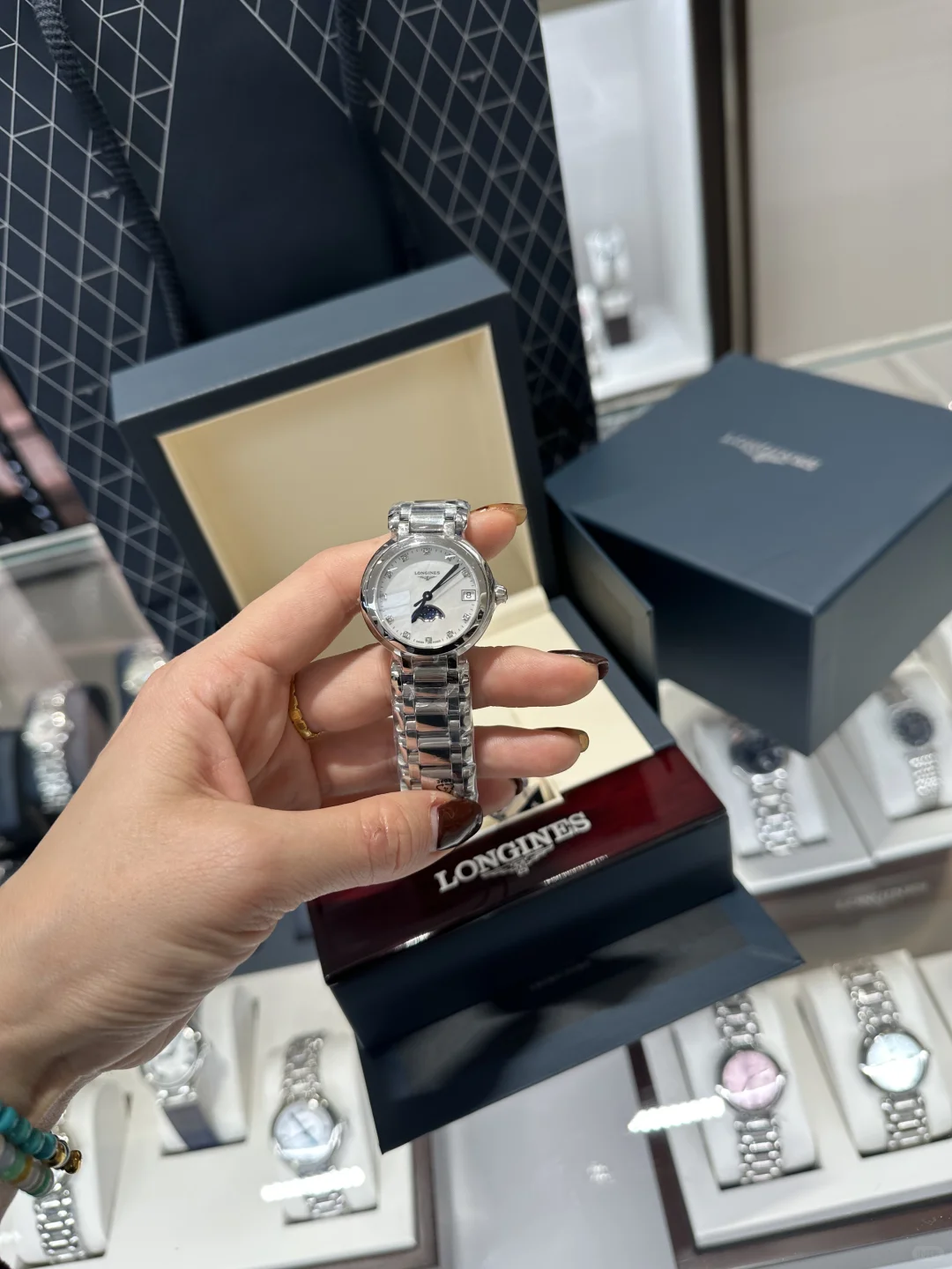 成都浪琴活动炸了，心月机械女闭眼冲！