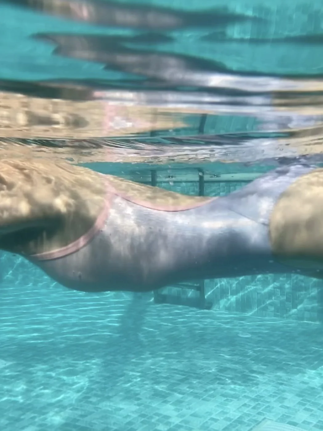 化身水里美人鱼🏊🏻‍♀️