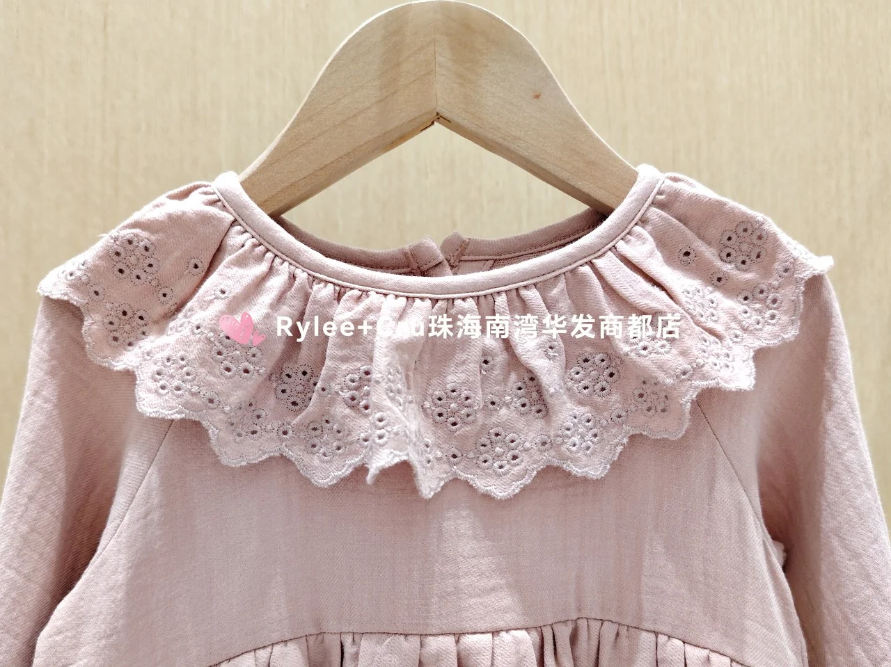 女宝宝可可爱爱的包屁裙