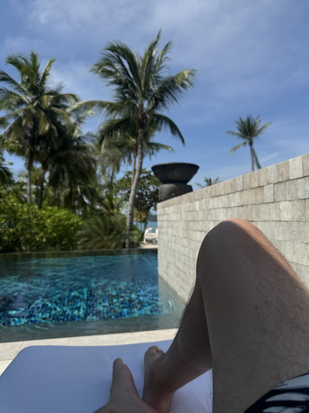 谁到海边穿衬衫啊 反正到最后都要tuo了