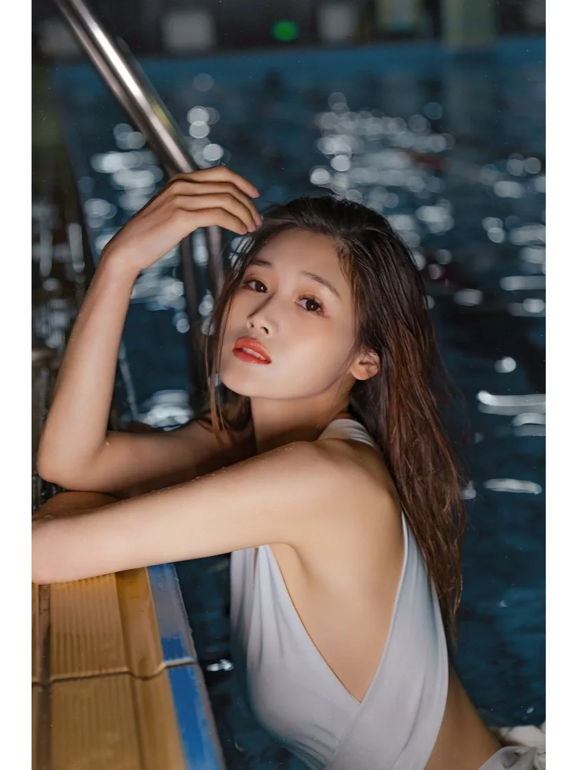泳池女孩与健身女孩 | 武汉拍照
