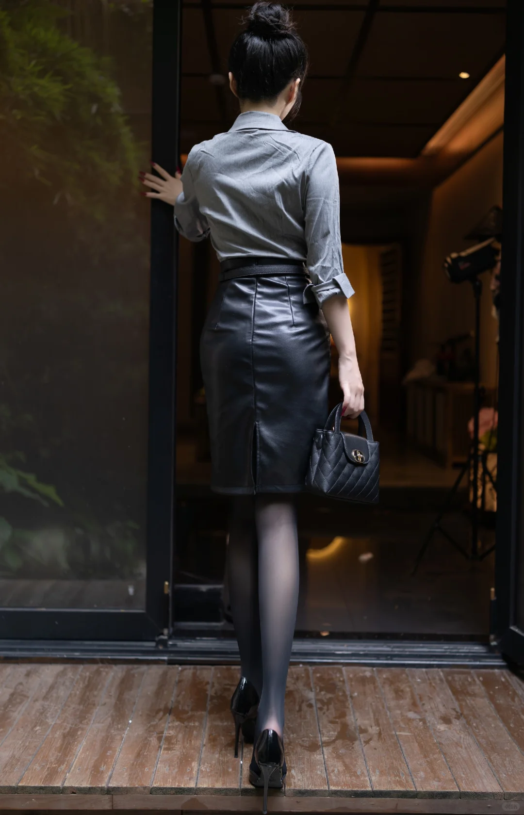 职业感拉满的皮裙穿搭！