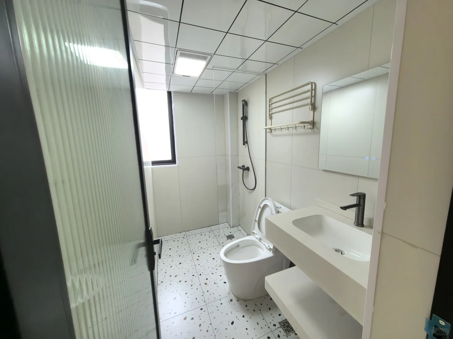 义乌吾悦工商大一室一厅 有天然气 押一付一