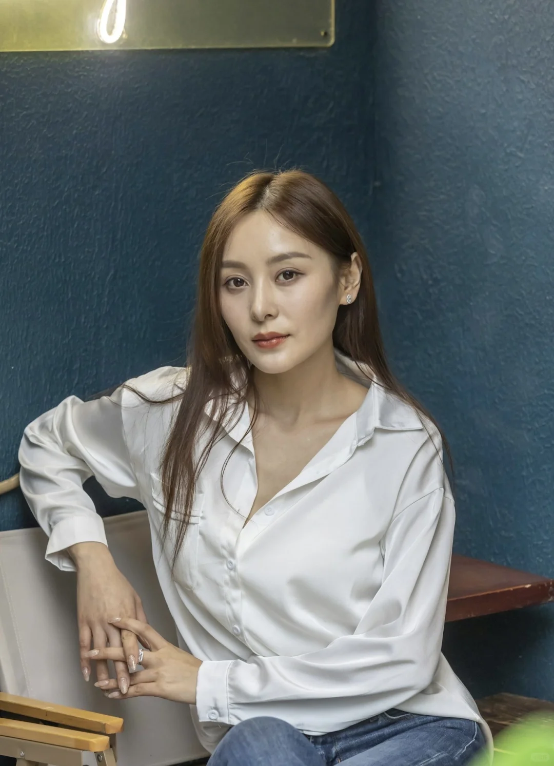 何佩瑜年砸数十万送弟留澳，亲赴毕业典礼