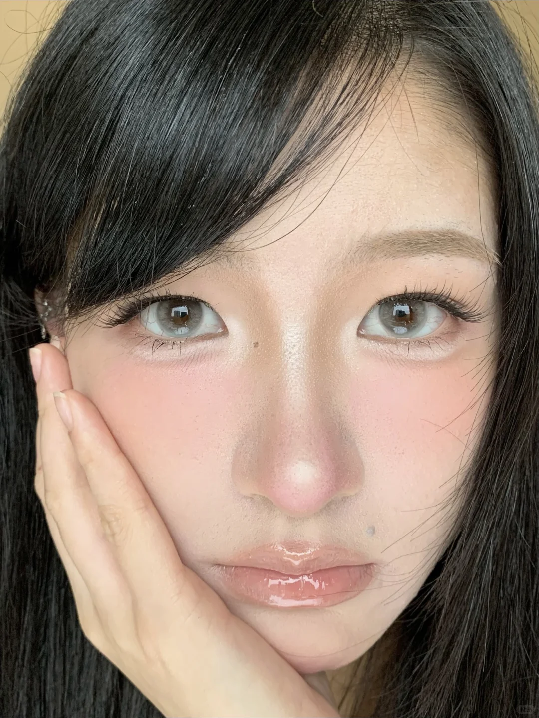 怼脸拍也巨美的灰粉妆容💕