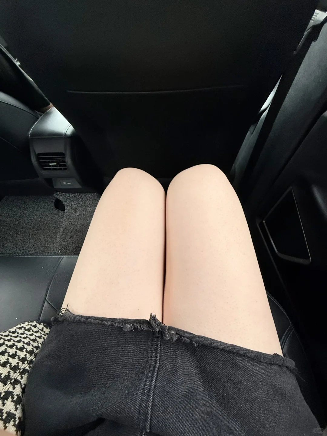 穿短裤裆部鼓鼓的，看着比男的还大