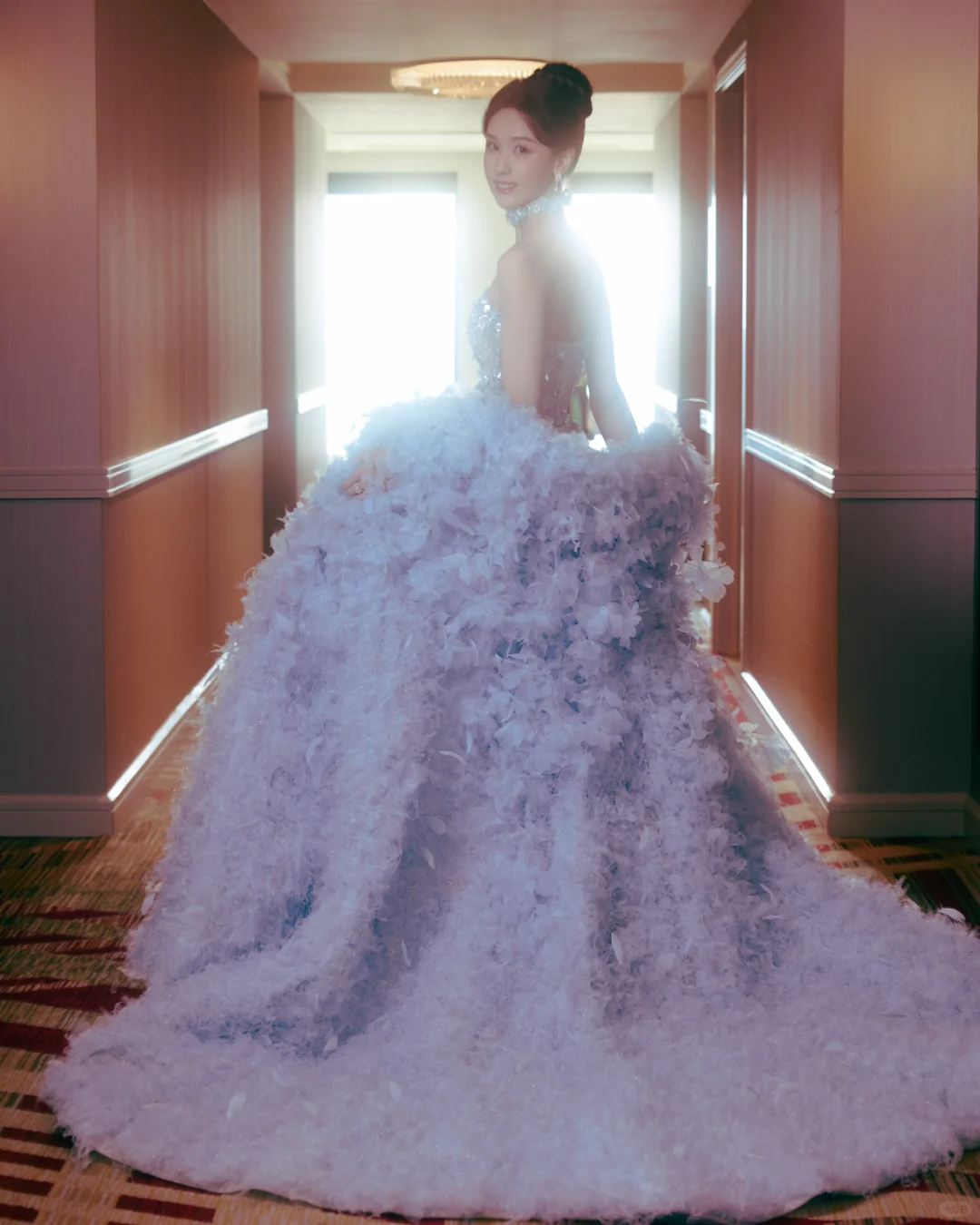 陈都灵 蓝裙拖尾开衩及腰