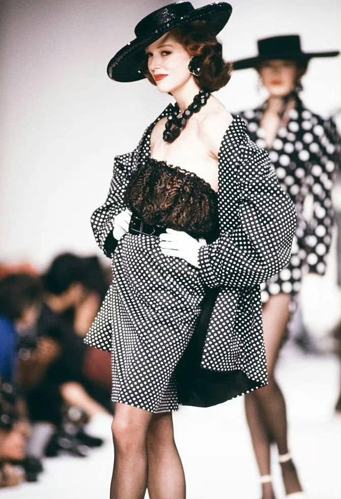 秀场回顾｜Yves Saint Laurent 1990