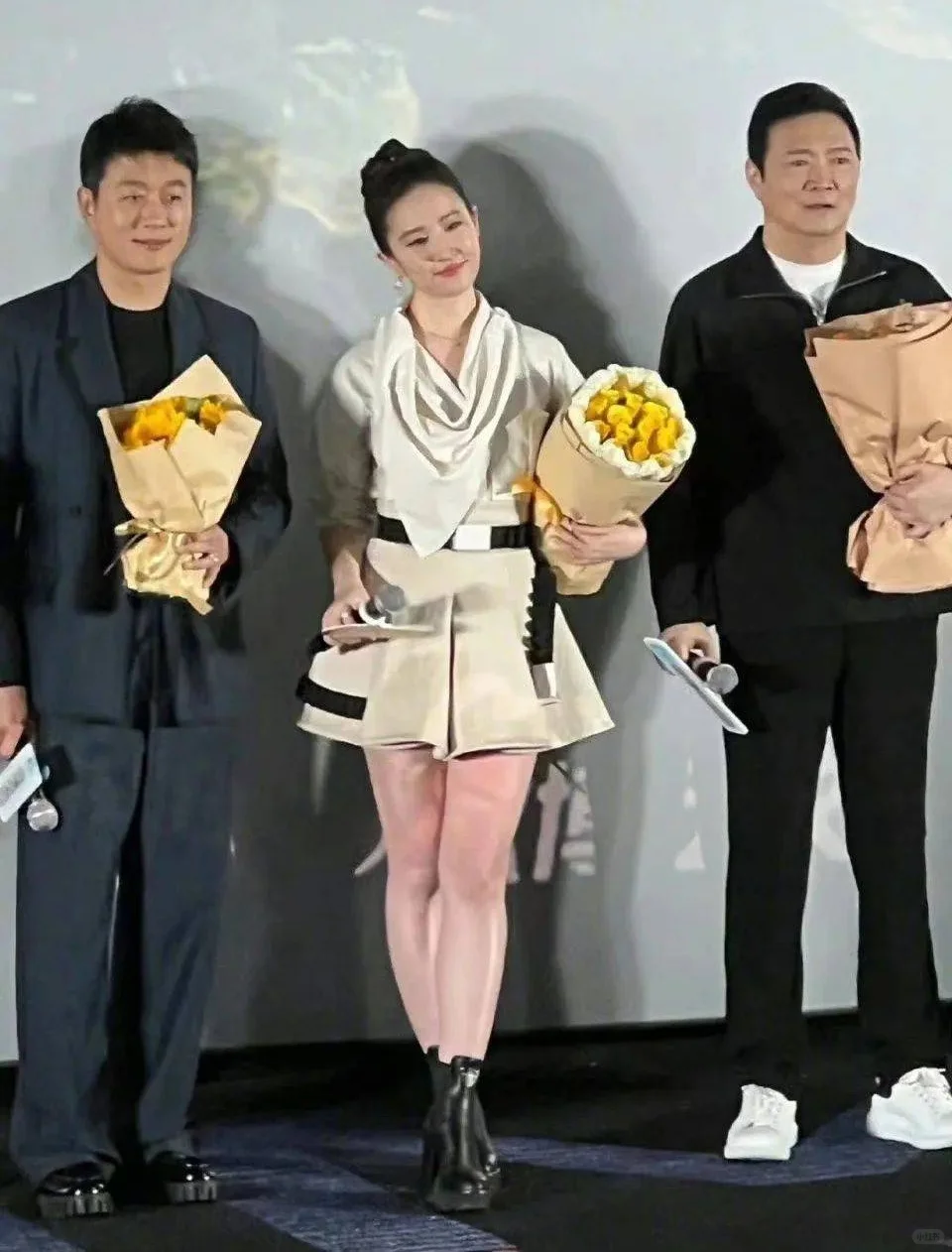 刘亦菲的健康美：引领新风尚，挑战“畸形审