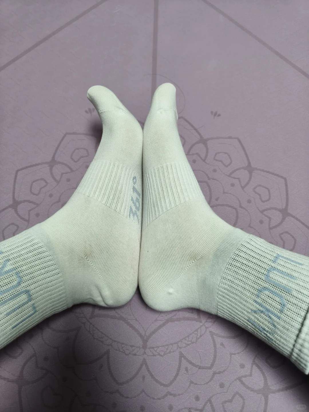 今日打卡~运动结束，瑜伽裤+白袜子