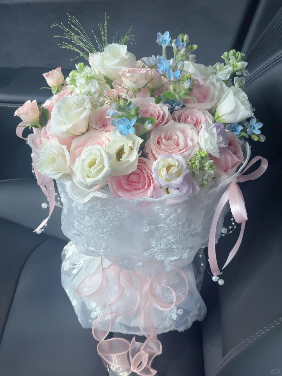 小香风花束，蕾丝包装粉色系花束，温柔系花束