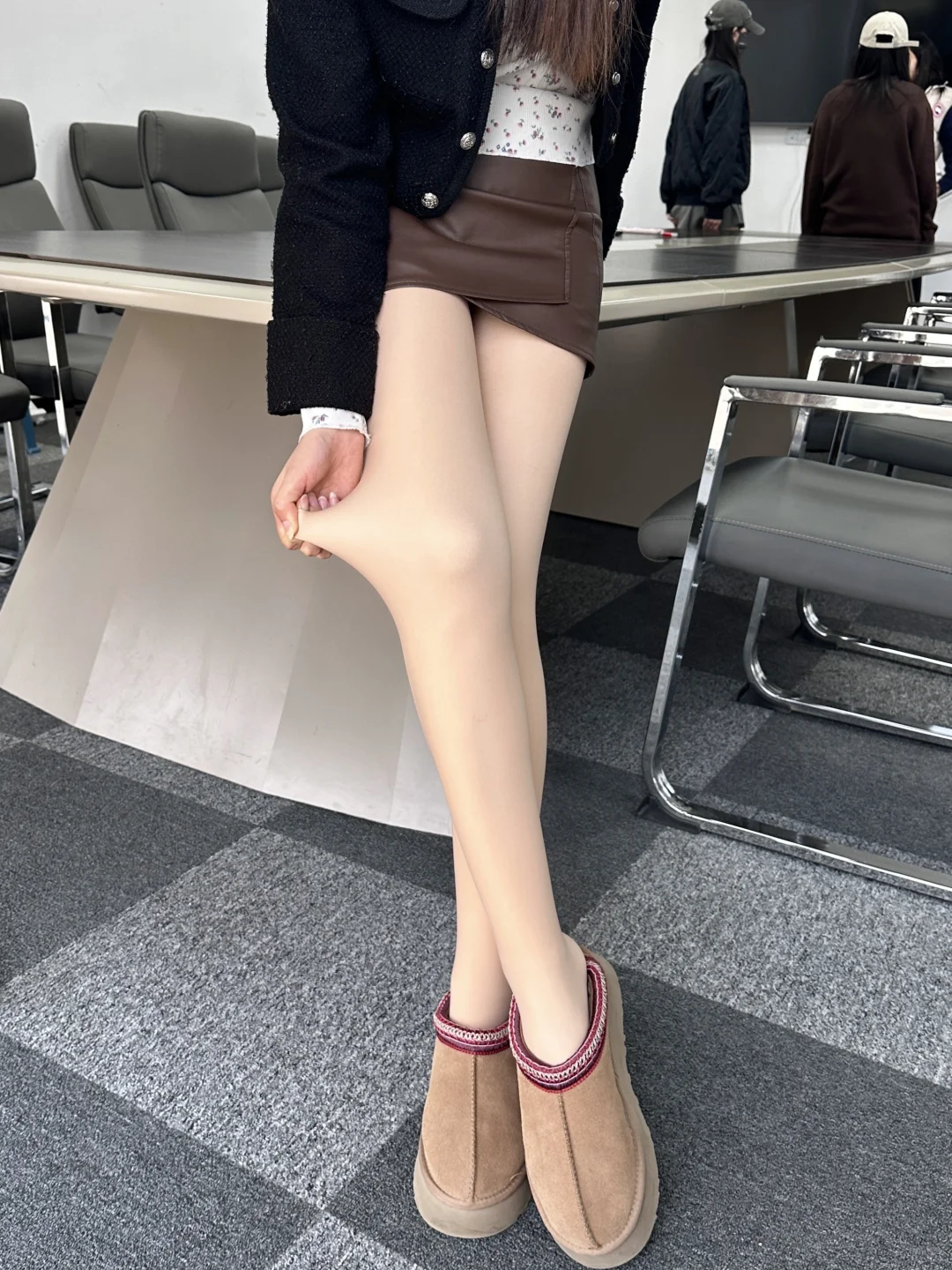 同事吐槽:来开会穿这么单薄不怕得老寒腿啊