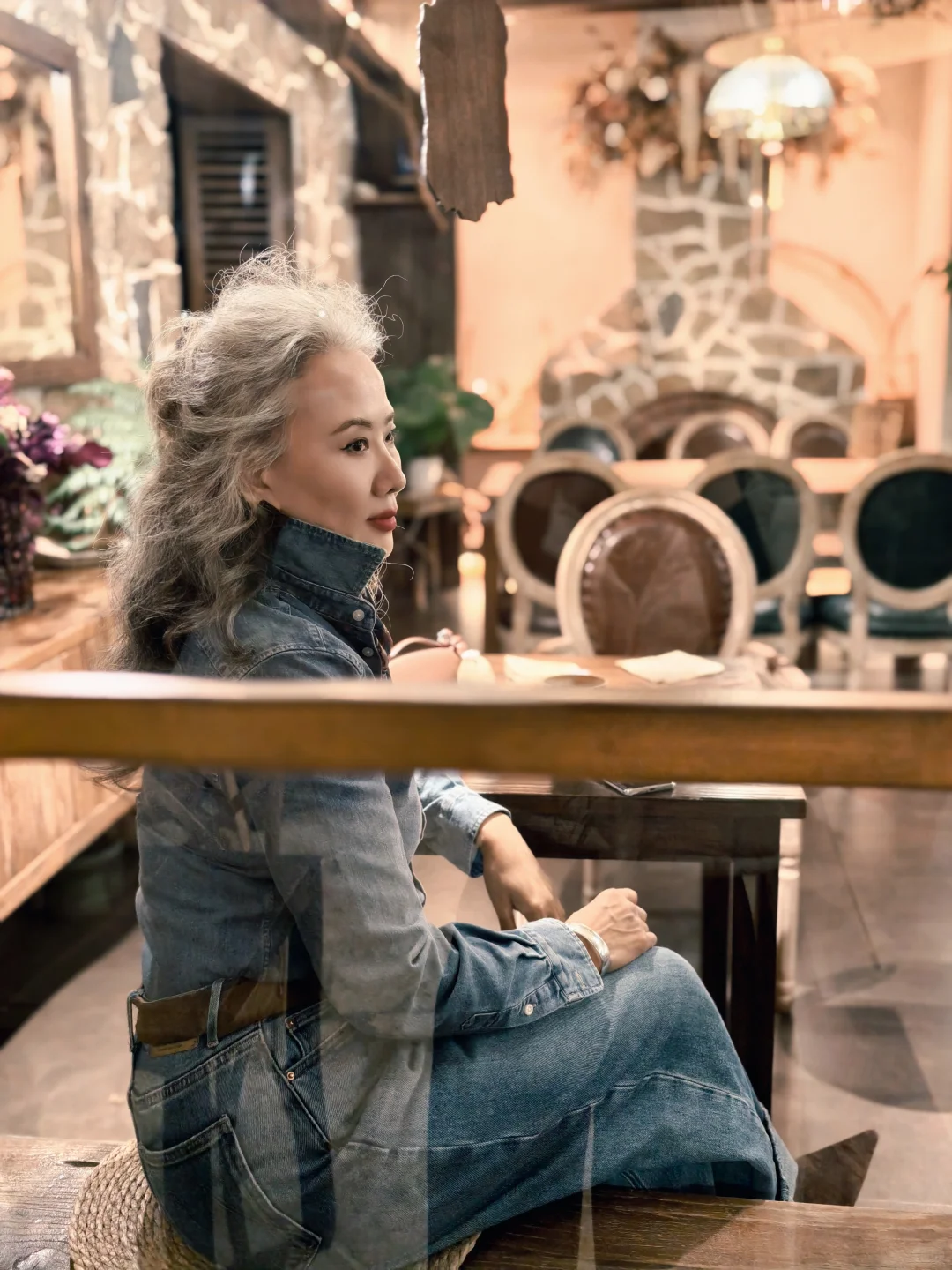 58岁卸下“显年轻”的KPI，真好