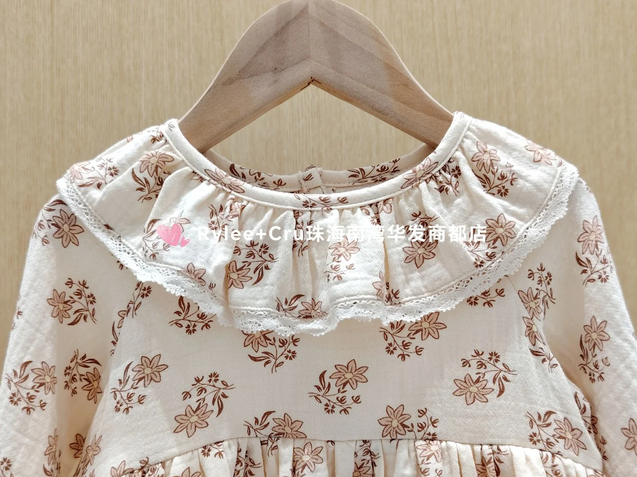 女宝宝可可爱爱的包屁裙