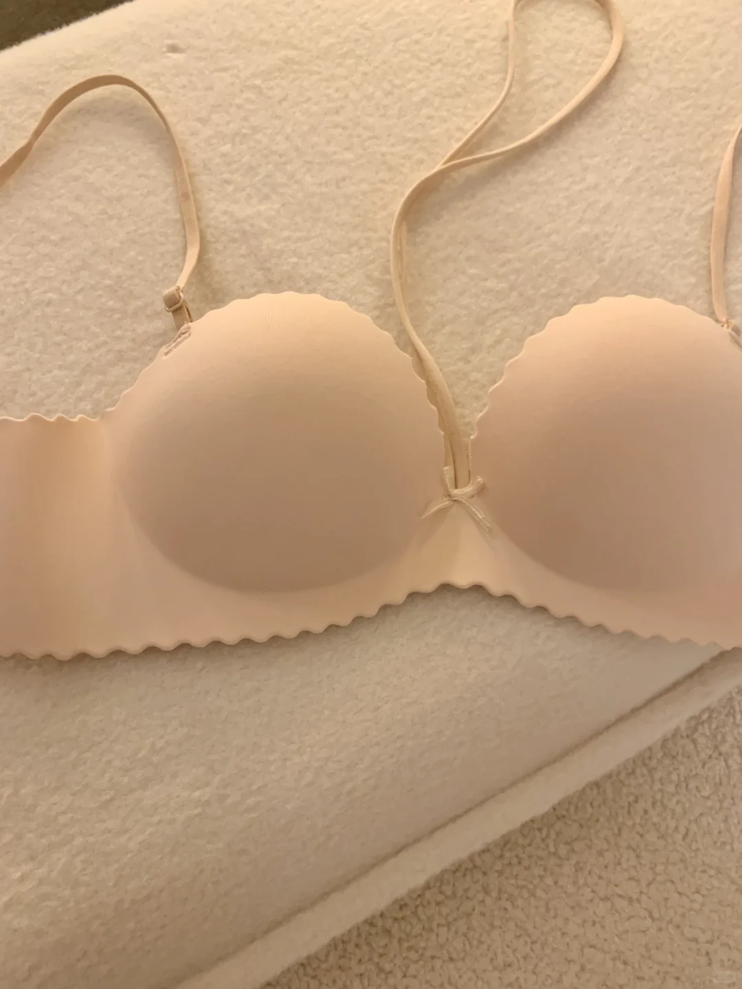 奶呼呼的蜜桃色挂脖 娇艳欲滴超显白！！！