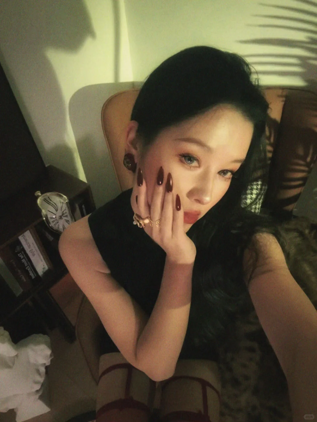 比巴掌先来的是她身上的香气👠