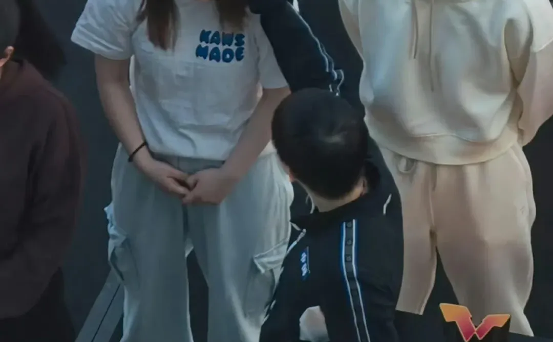 老公你在干嘛啊啊啊