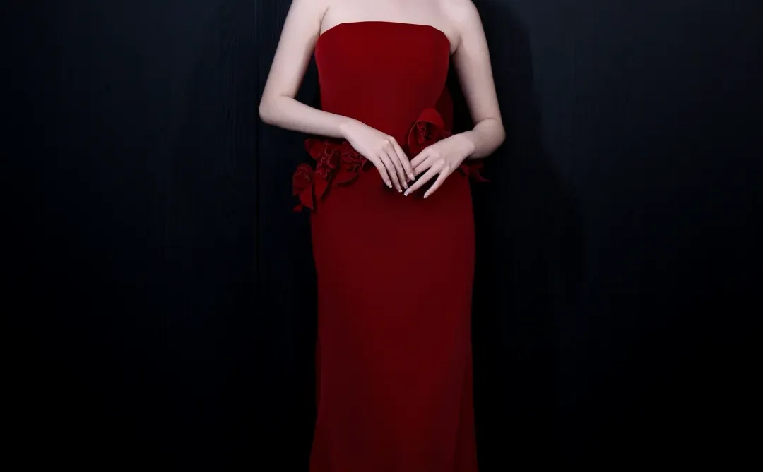 好似烈焰中的玫瑰🥀如此娇艳撩人心弦