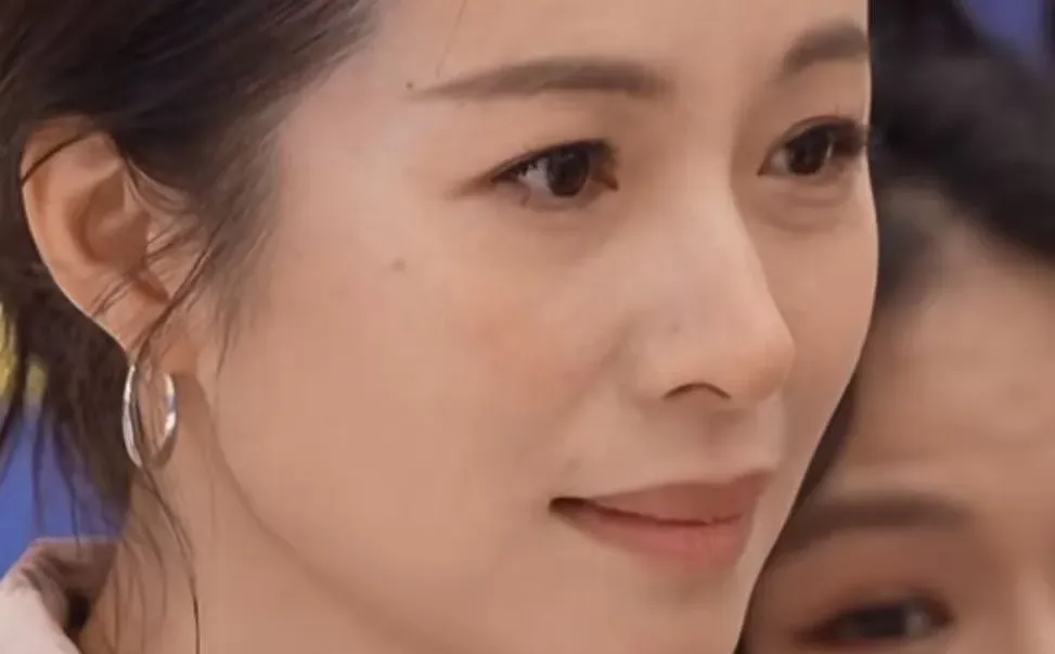 江一燕的媚感是来自于眼睛❓