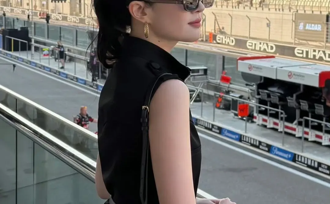 外貌显化的第343天。（我人美声甜气质佳）