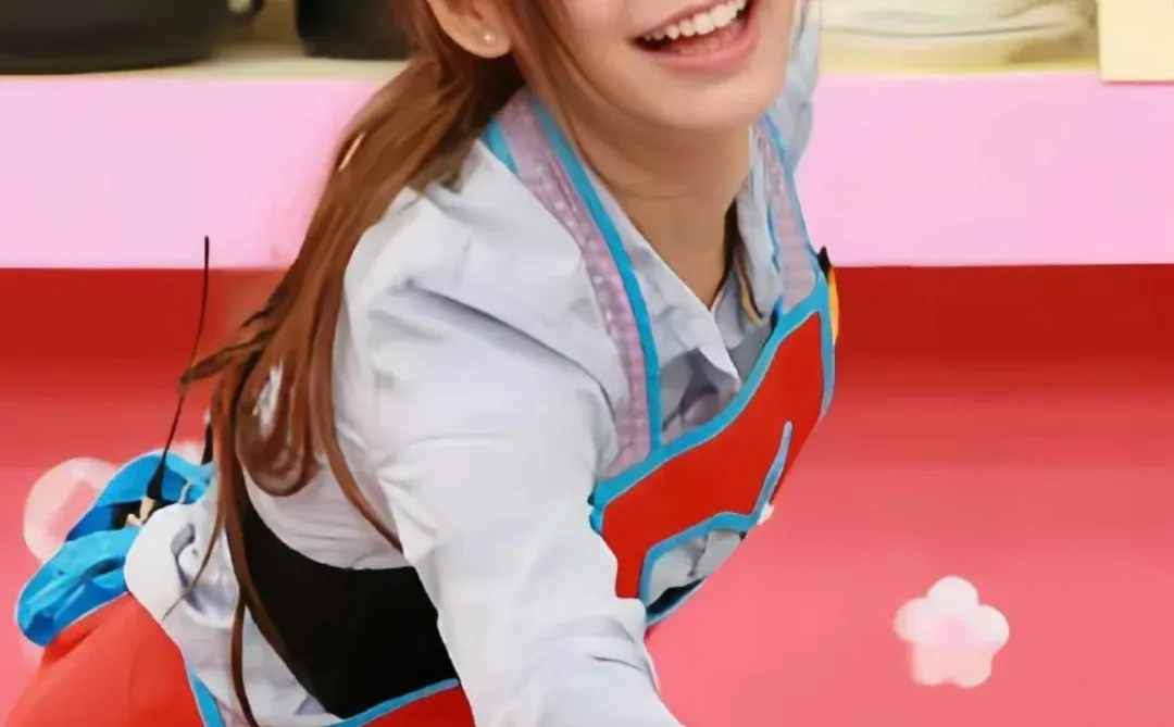 “古早白月光”Angelababy的双👀皮