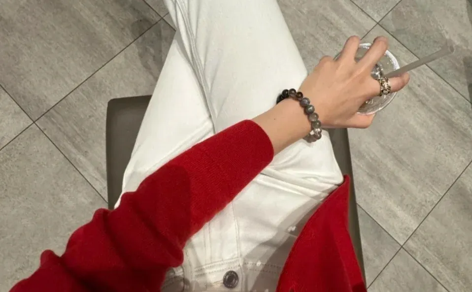 红色嘎嘎显白😄