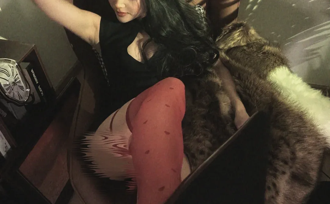 比巴掌先来的是她身上的香气👠