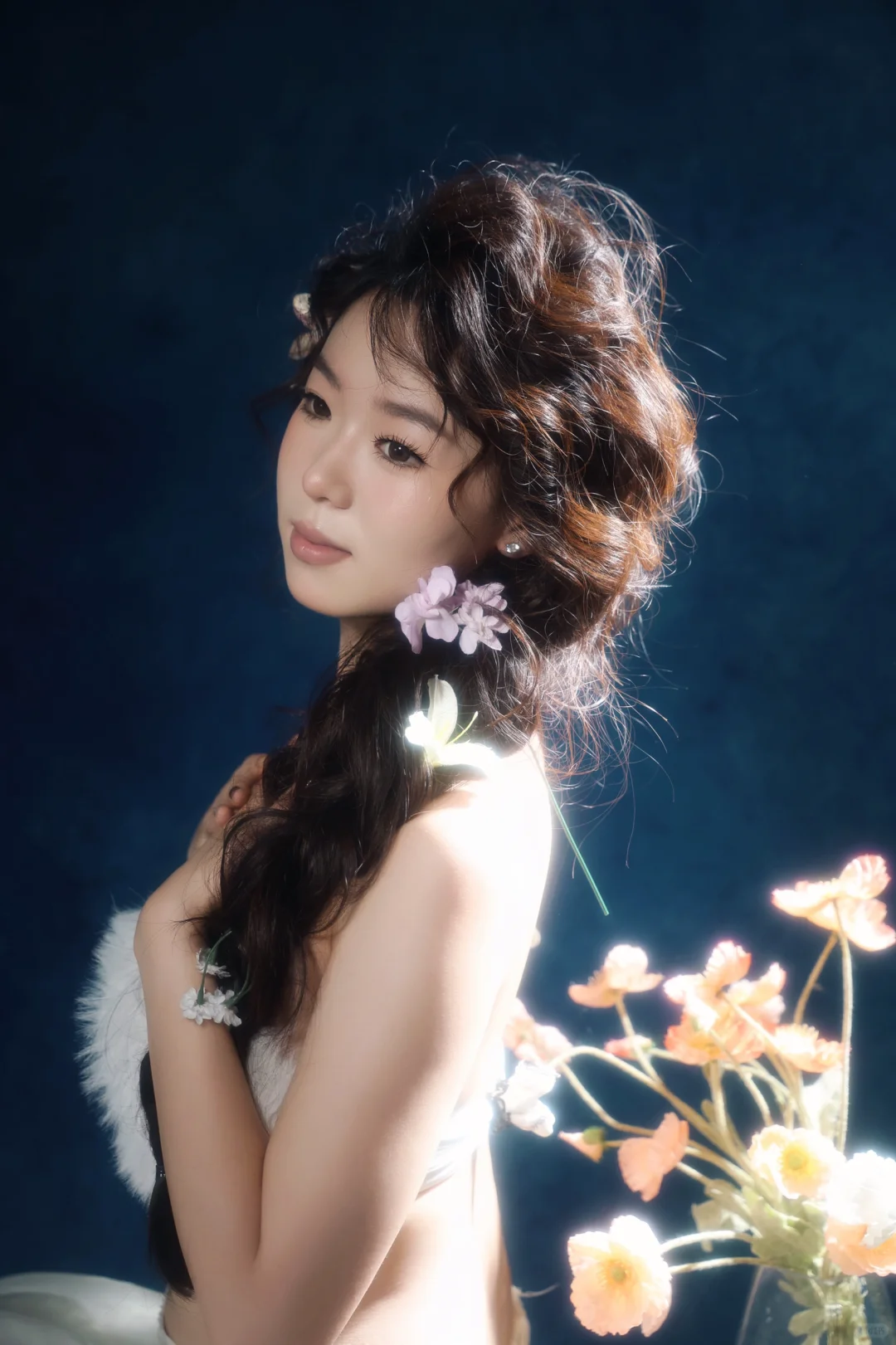 断壁残垣的角落更能生出娇艳的花