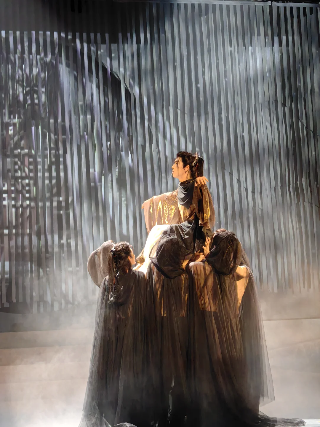 舞剧《翎衣》国风少年腹肌美学