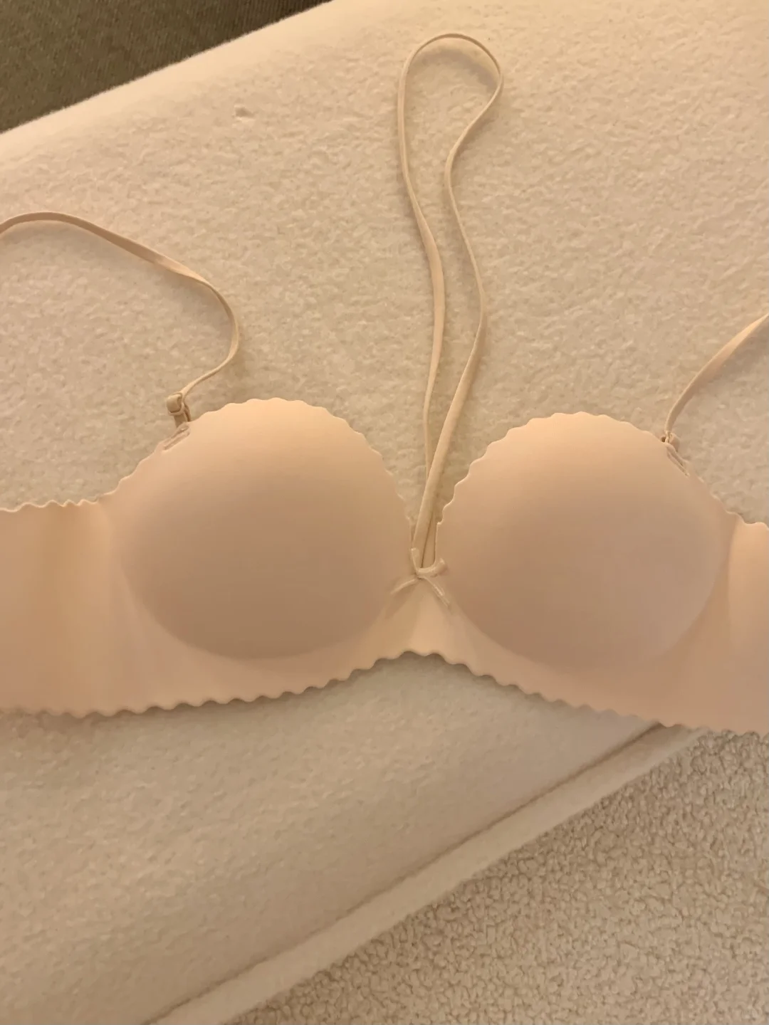 奶呼呼的蜜桃色挂脖 娇艳欲滴超显白！！！