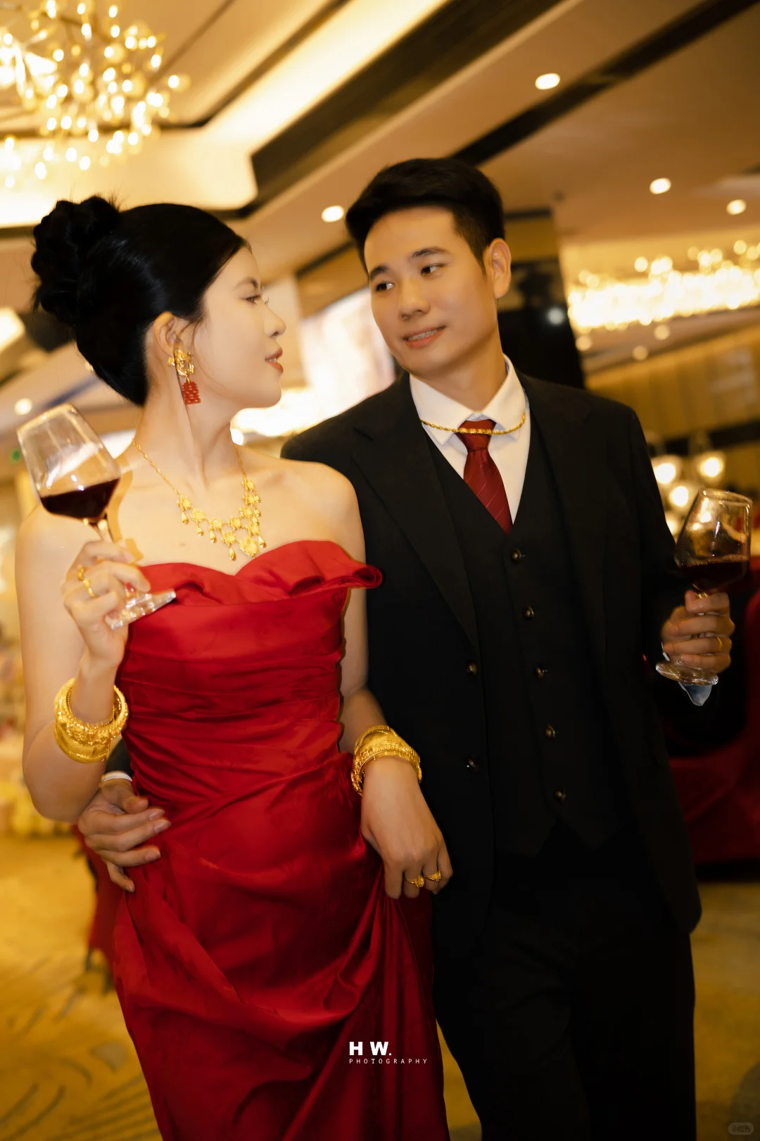 红色、热烈而娇艳