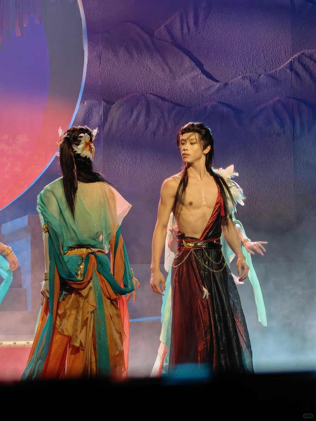 舞剧《翎衣》国风少年腹肌美学