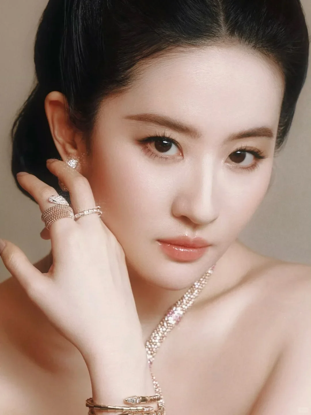 刘亦菲的眼睛适合普通人当模板吗？