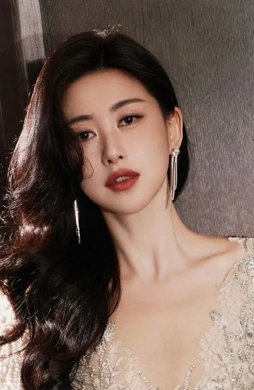 朱珠的美，为何总能让人过目不忘？