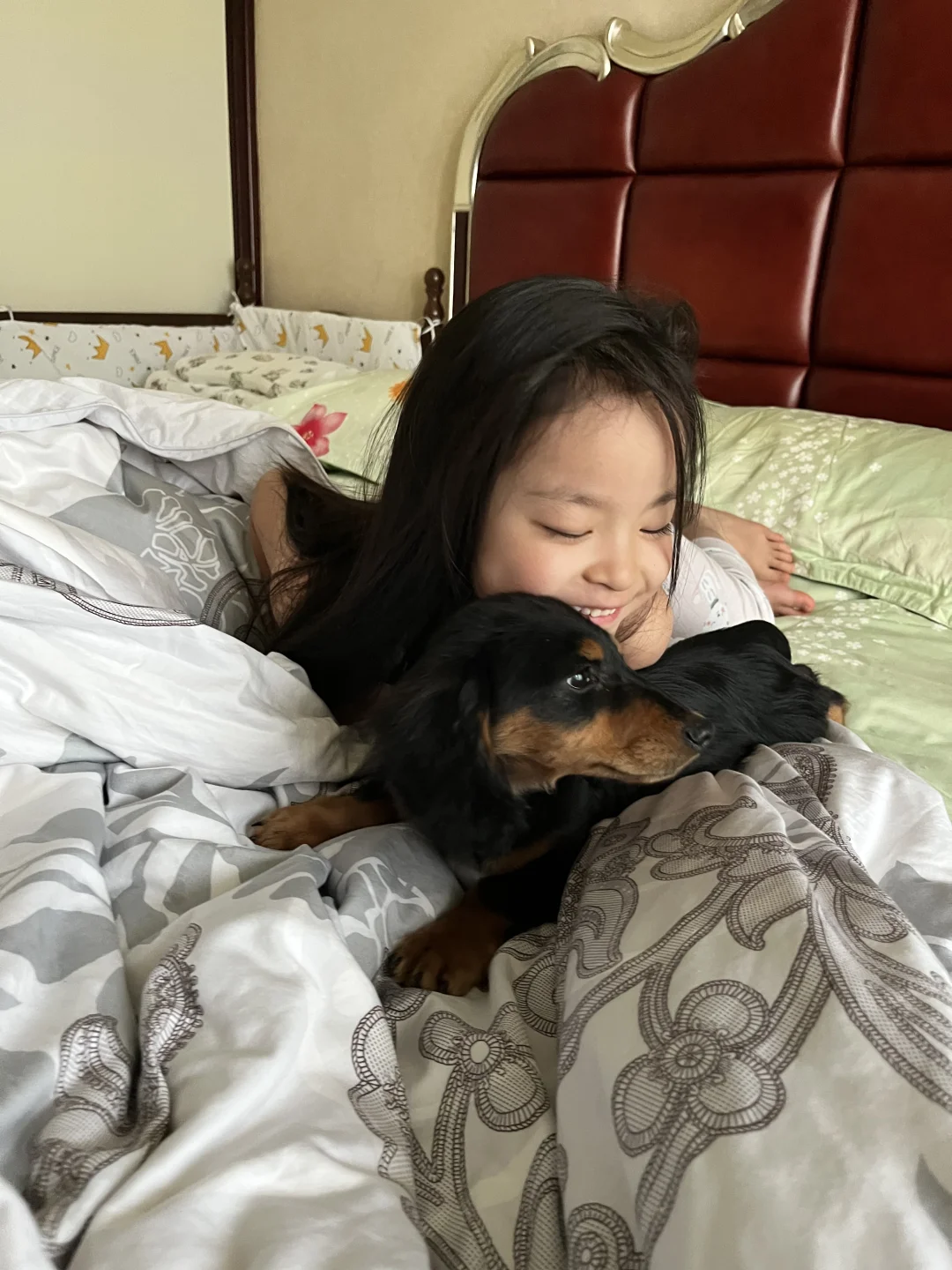 带六岁龄姐姐👧和一岁龄弟弟👦回国